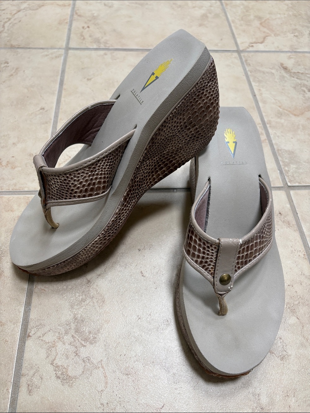 Volatile “Swan” Sandal